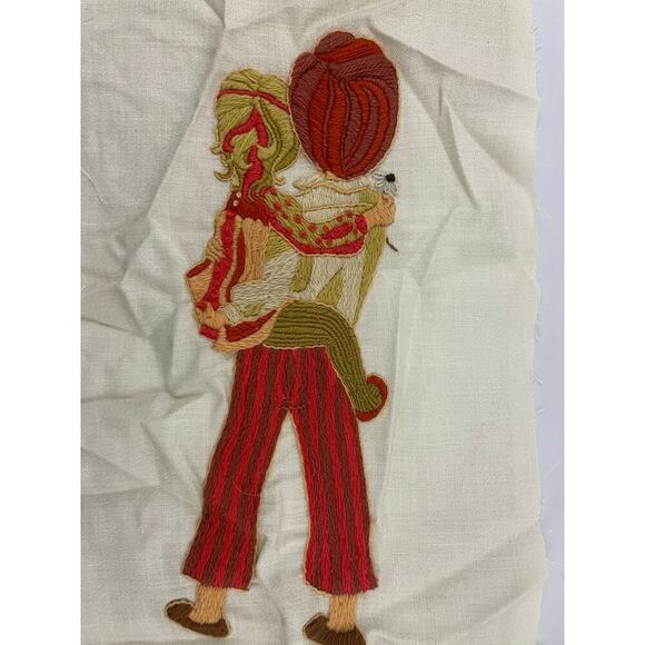 VTG Crewel Family 70s Needlecraft Hand Embroidered Fiber Art 11"x19" No frame - Picture 2 of 10